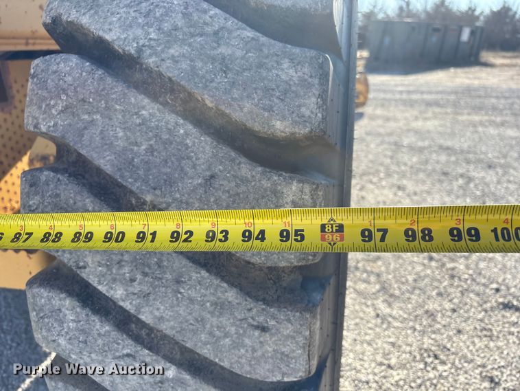 image for item FG2575 2001 John Deere 770CH motor grader