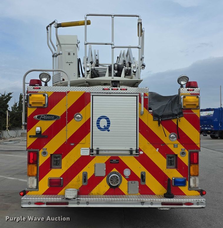 image for item FI0630 2009 Pierce Velocity ladder fire truck