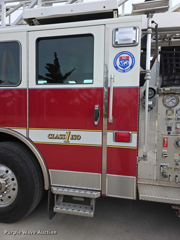 image for item FI0630 2009 Pierce Velocity ladder fire truck