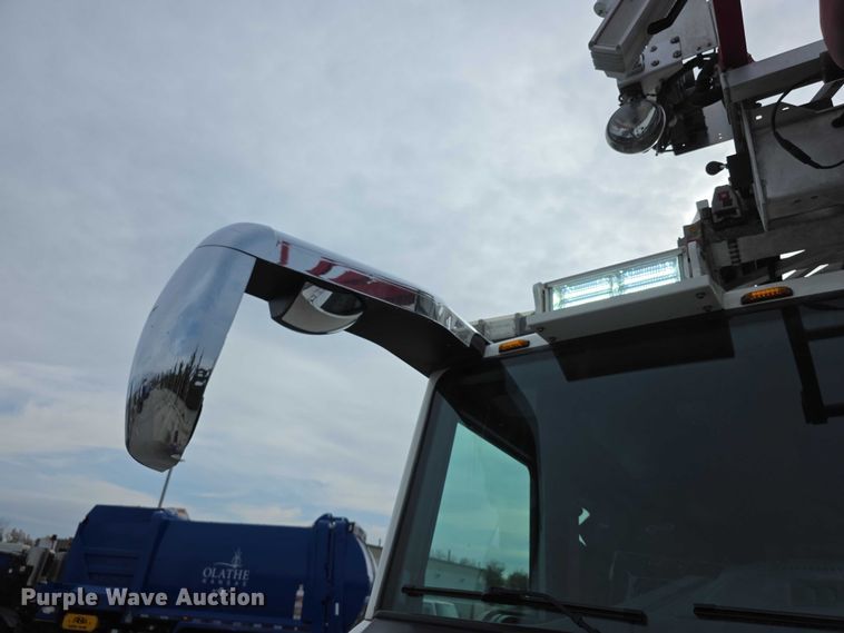 image for item FI0630 2009 Pierce Velocity ladder fire truck