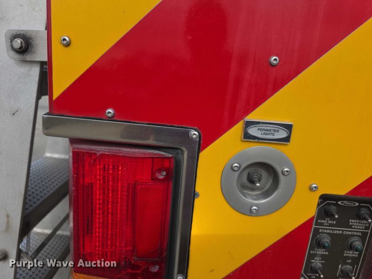 image for item FI0630 2009 Pierce Velocity ladder fire truck