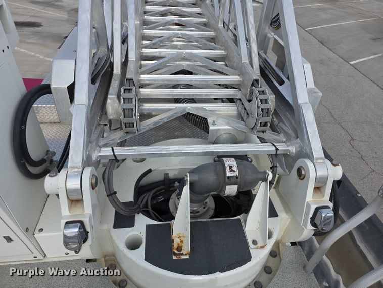 image for item FI0630 2009 Pierce Velocity ladder fire truck