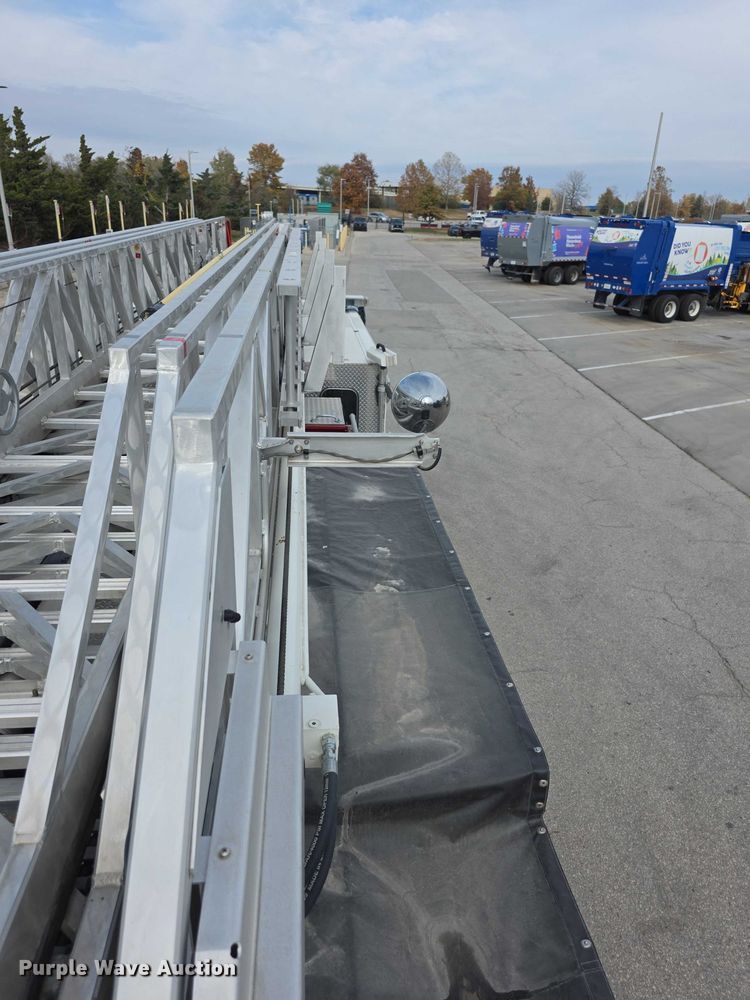 image for item FI0630 2009 Pierce Velocity ladder fire truck