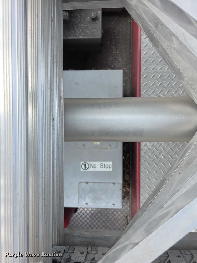 image for item FI0630 2009 Pierce Velocity ladder fire truck