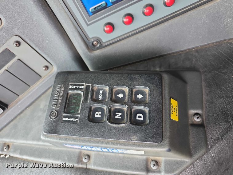 image for item FI0630 2009 Pierce Velocity ladder fire truck