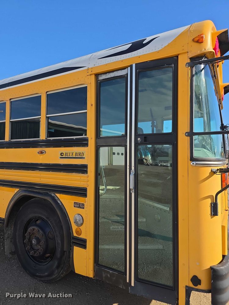 image for item FI0751 2002 Bluebird TC2000 school bus