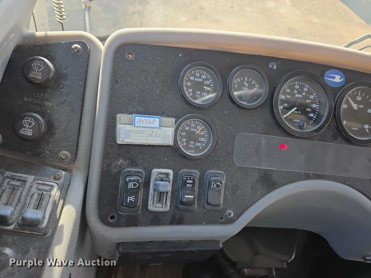 image for item FI0751 2002 Bluebird TC2000 school bus