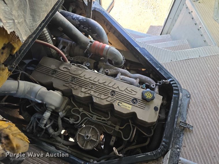 image for item FI0751 2002 Bluebird TC2000 school bus