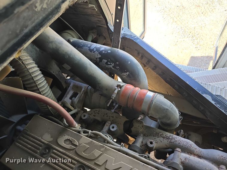 image for item FI0751 2002 Bluebird TC2000 school bus