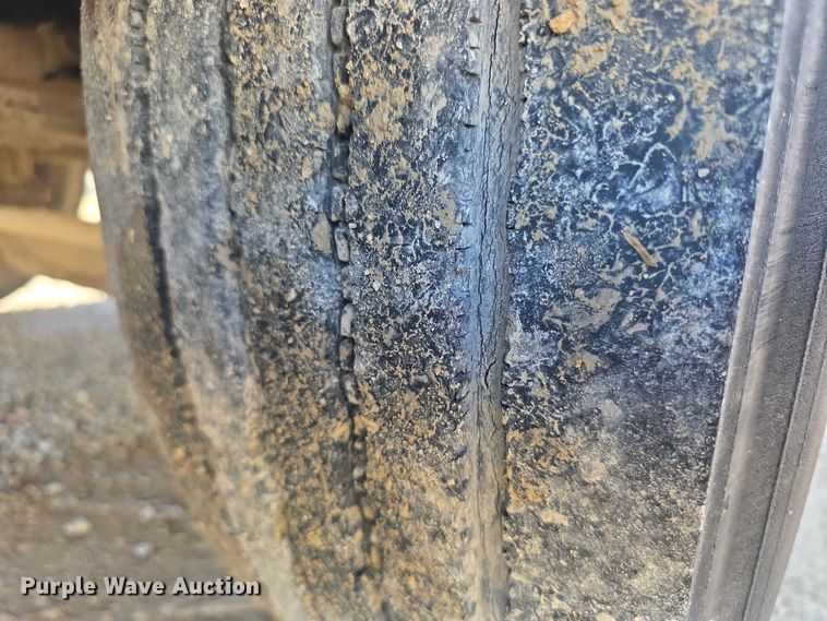 image for item FI0751 2002 Bluebird TC2000 school bus