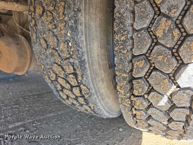 image for item FI0751 2002 Bluebird TC2000 school bus