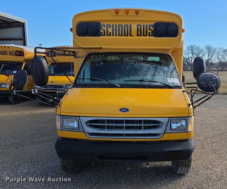 image for item FI0753 2001 Ford E450 school bus