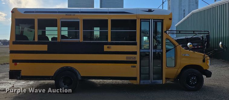 image for item FI0753 2001 Ford E450 school bus