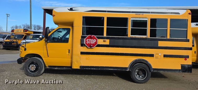 image for item FI0753 2001 Ford E450 school bus
