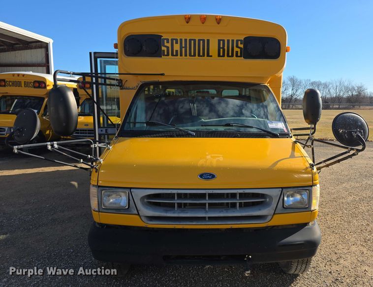 image for item FI0753 2001 Ford E450 school bus