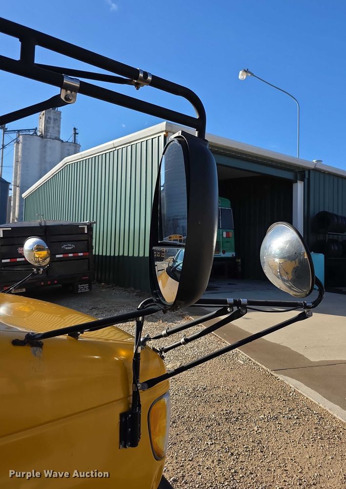 image for item FI0753 2001 Ford E450 school bus