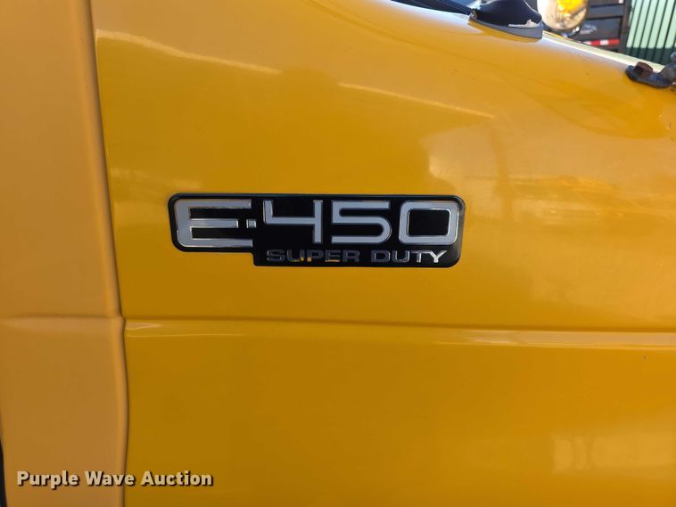 image for item FI0753 2001 Ford E450 school bus