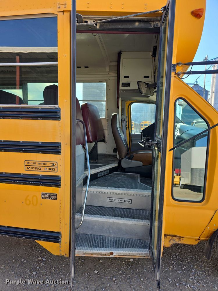 image for item FI0753 2001 Ford E450 school bus