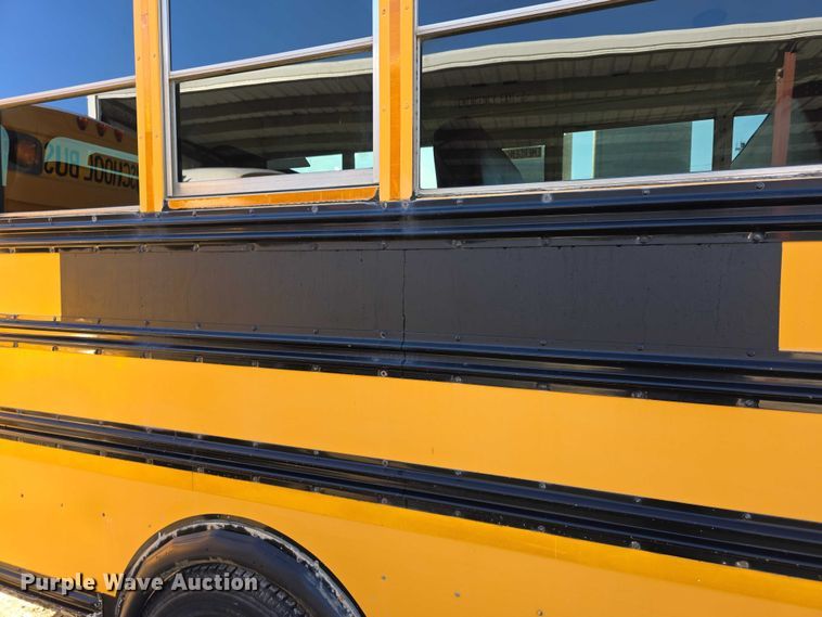 image for item FI0753 2001 Ford E450 school bus