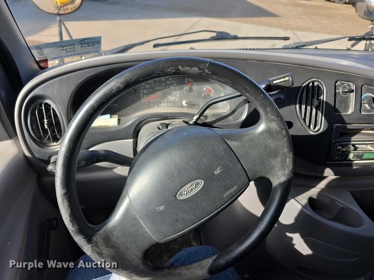 image for item FI0753 2001 Ford E450 school bus