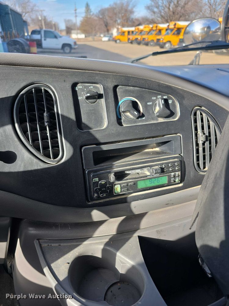 image for item FI0753 2001 Ford E450 school bus