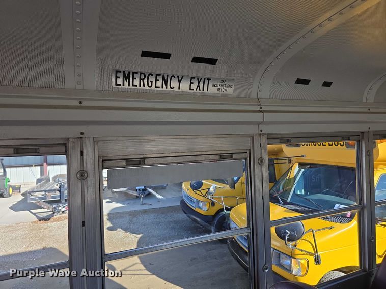 image for item FI0753 2001 Ford E450 school bus
