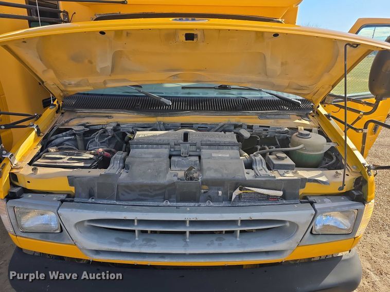 image for item FI0753 2001 Ford E450 school bus