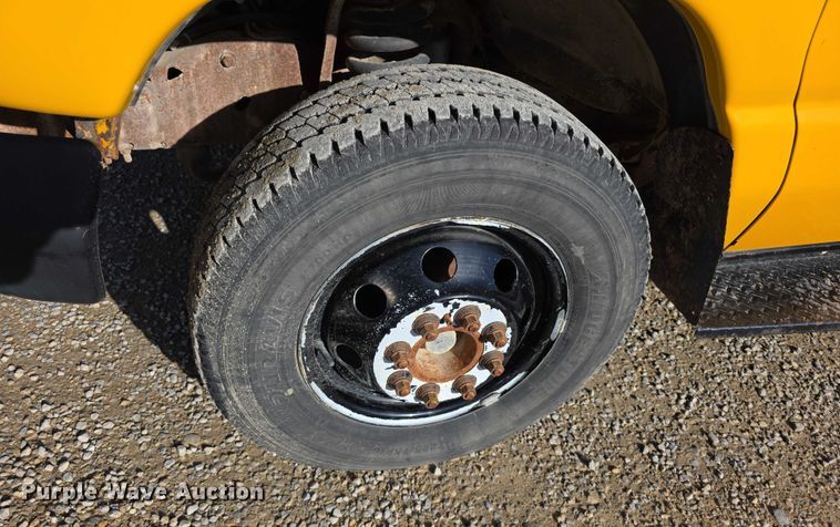 image for item FI0753 2001 Ford E450 school bus