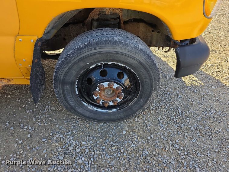 image for item FI0753 2001 Ford E450 school bus