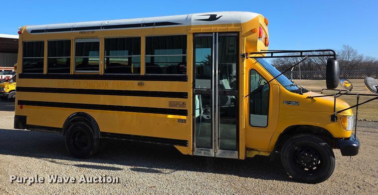 image for item FI0754 2001 Ford E450 school bus