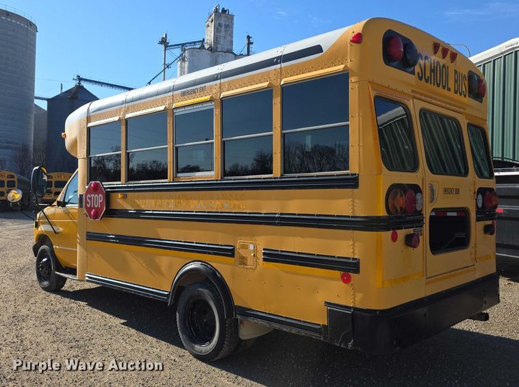 image for item FI0754 2001 Ford E450 school bus