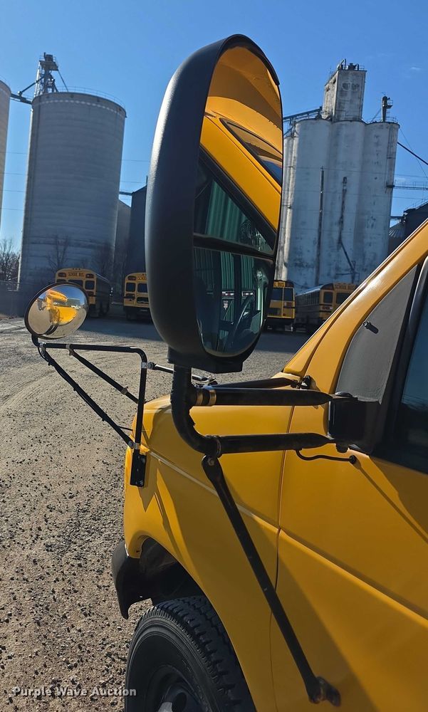 image for item FI0754 2001 Ford E450 school bus