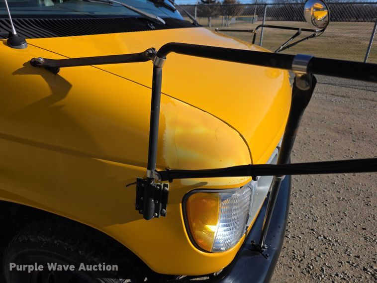 image for item FI0754 2001 Ford E450 school bus