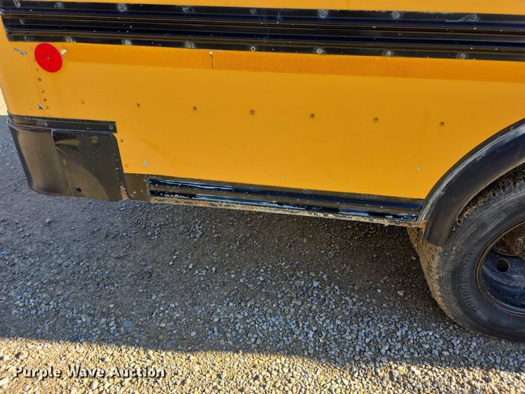 image for item FI0754 2001 Ford E450 school bus