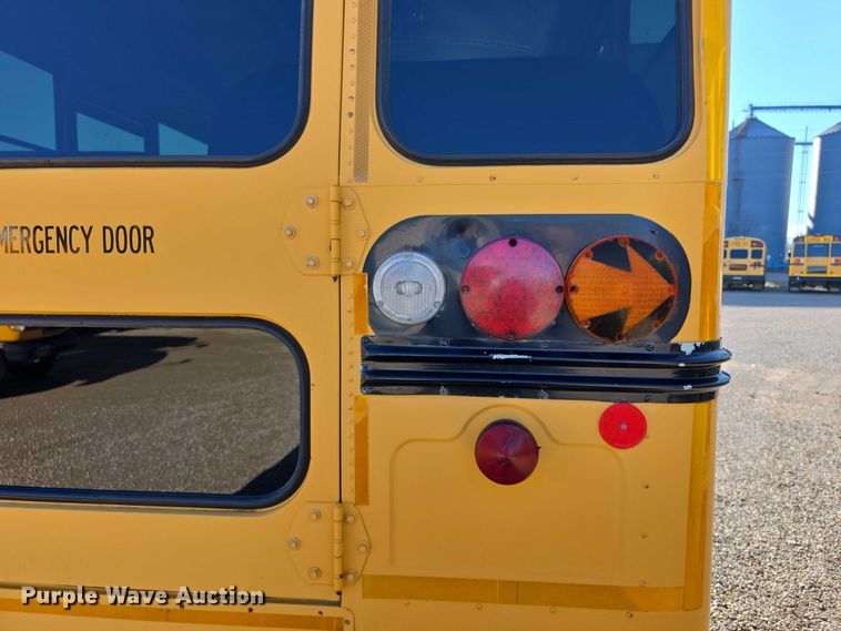 image for item FI0754 2001 Ford E450 school bus