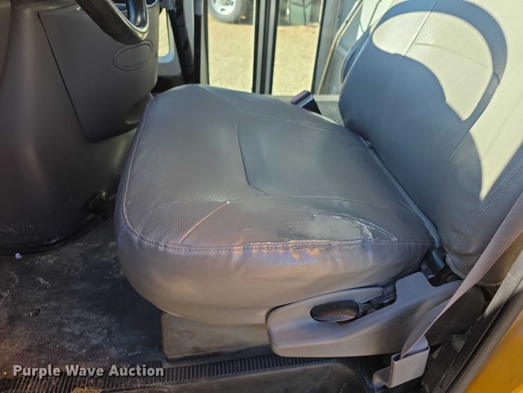 image for item FI0754 2001 Ford E450 school bus