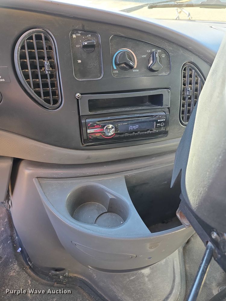 image for item FI0754 2001 Ford E450 school bus