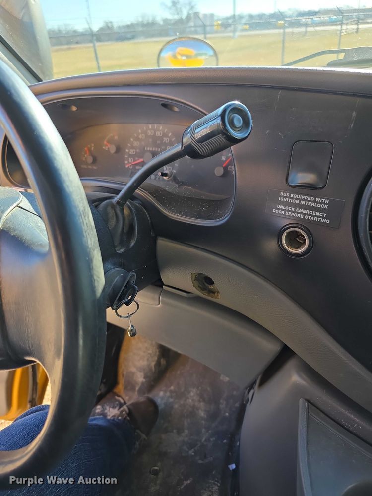 image for item FI0754 2001 Ford E450 school bus