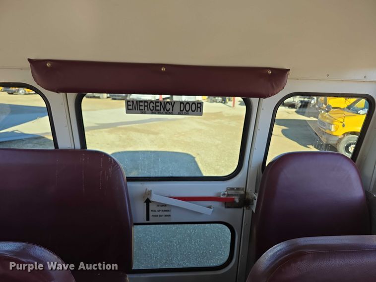 image for item FI0754 2001 Ford E450 school bus