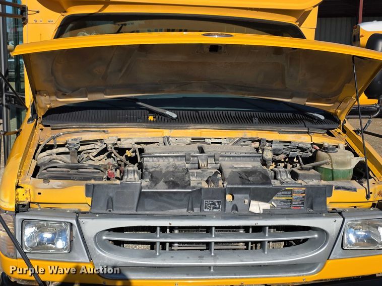 image for item FI0754 2001 Ford E450 school bus
