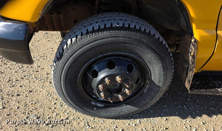 image for item FI0754 2001 Ford E450 school bus