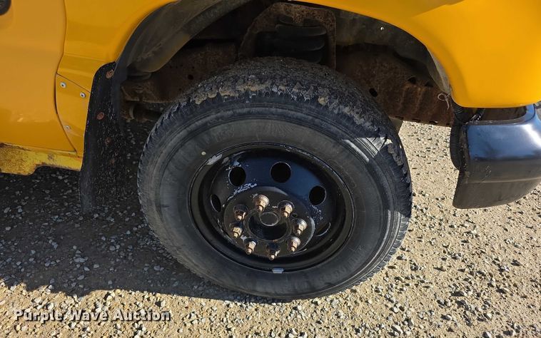 image for item FI0754 2001 Ford E450 school bus