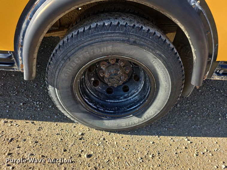 image for item FI0754 2001 Ford E450 school bus