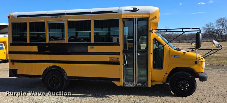 image for item FI0755 2001 Ford E450 school bus