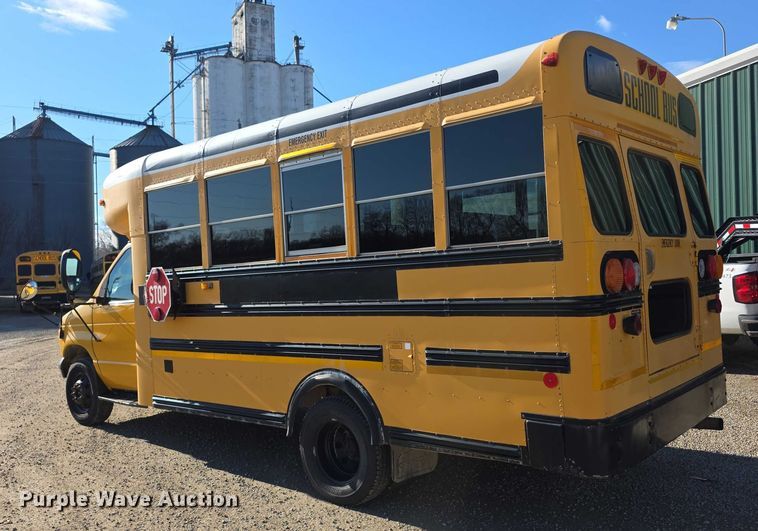 image for item FI0755 2001 Ford E450 school bus