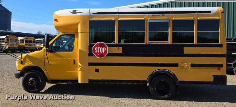 image for item FI0755 2001 Ford E450 school bus