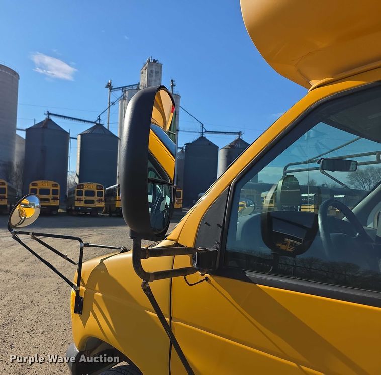 image for item FI0755 2001 Ford E450 school bus