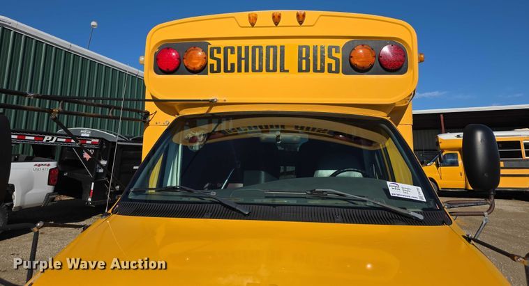 image for item FI0755 2001 Ford E450 school bus