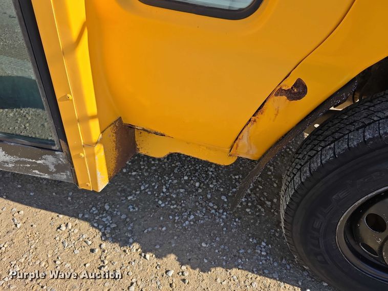 image for item FI0755 2001 Ford E450 school bus