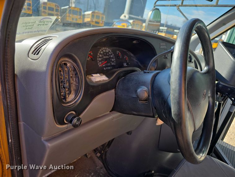 image for item FI0755 2001 Ford E450 school bus